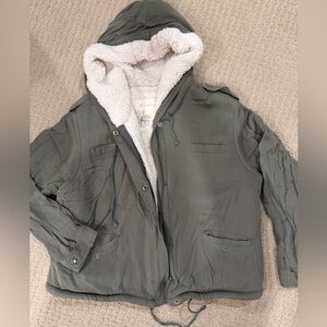 En creme olive jacket sz M